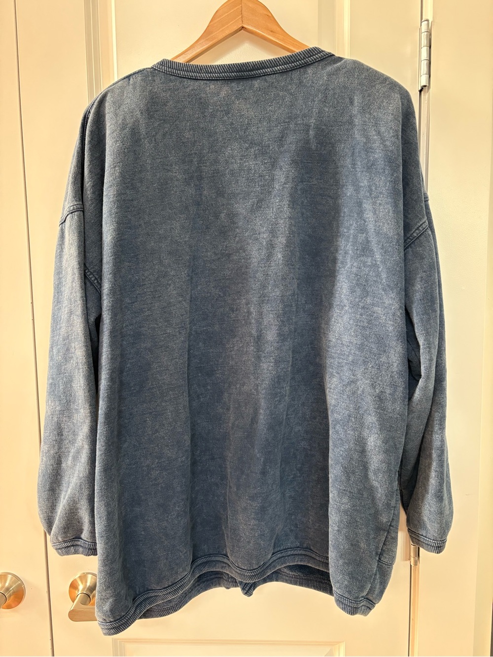 Women’s 90s Vintage Washed Blue Button Front Cardigan Sweatshirt w Shoulder Pads - Picture 2 of 4